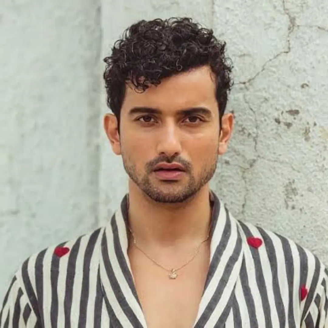 Anant V. Joshi as Vishwas Pandey