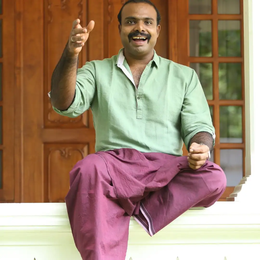 Chemban Vinod Jose as Omega Babu