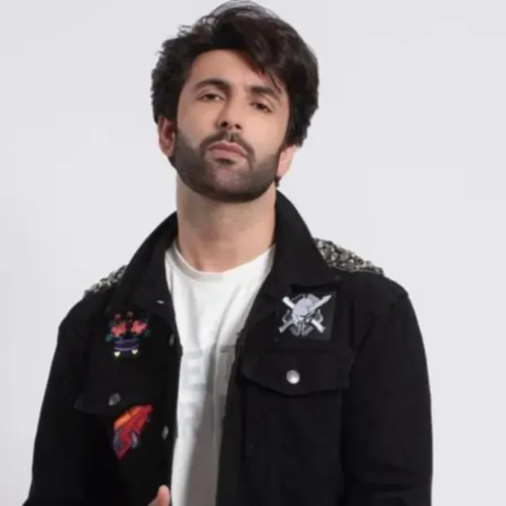Nandish Singh Sandhu as Ravinder Gujjar