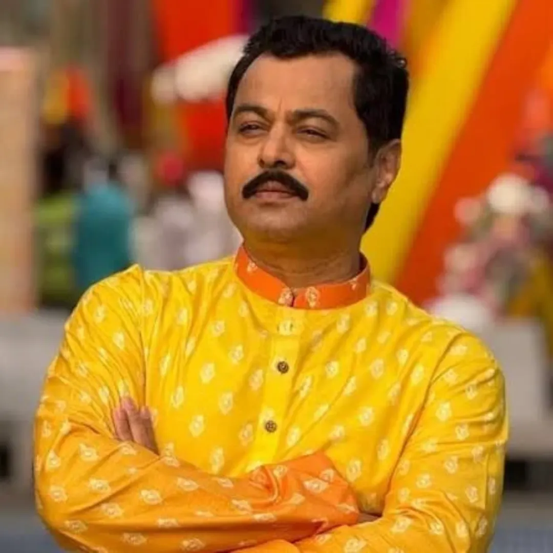 Subodh Bhave as Samar Rajwade