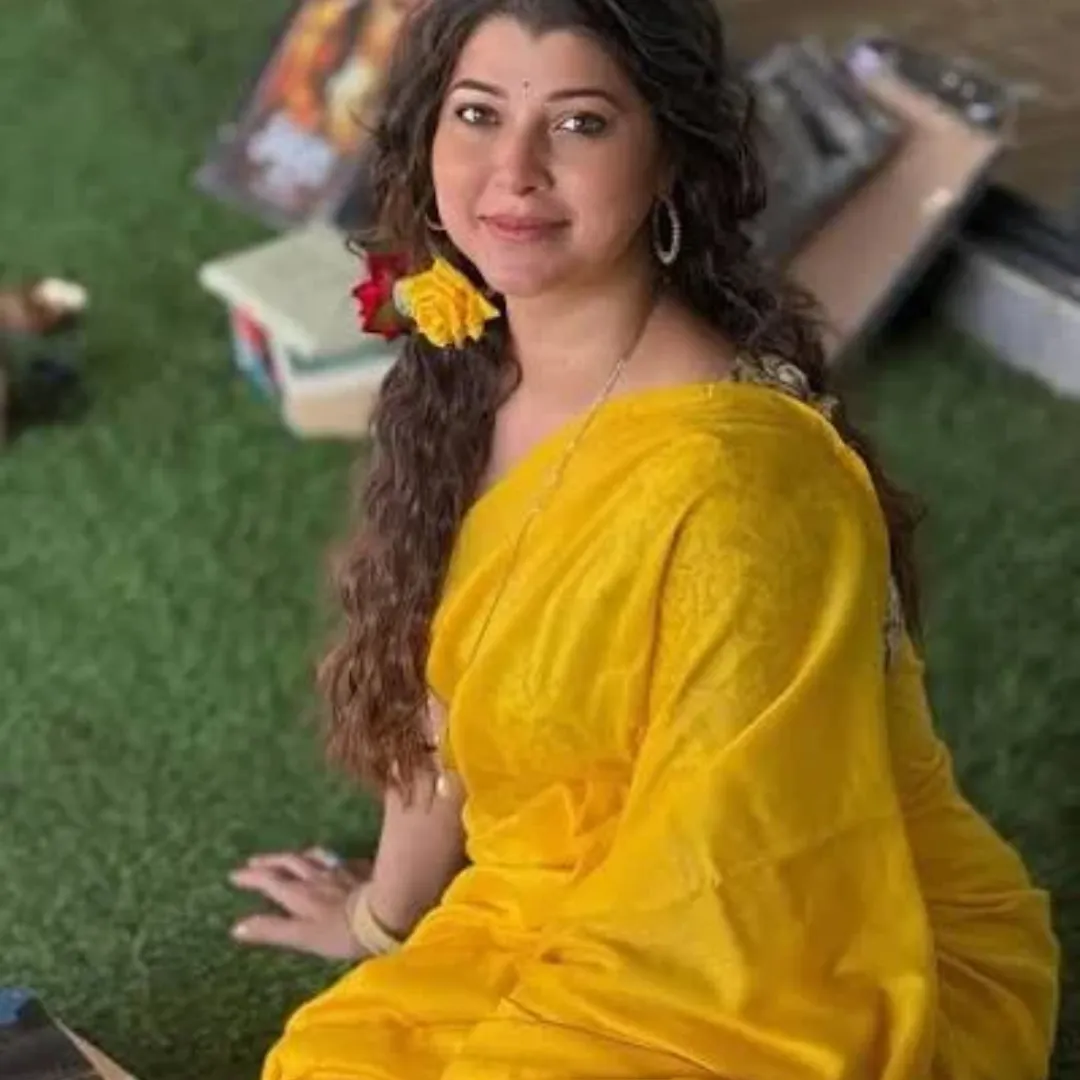 Tejaswini Pandit as Nima Mahajan