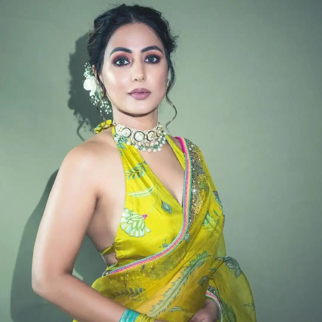 Hina Khan as Akshara Maheshwari Singhania