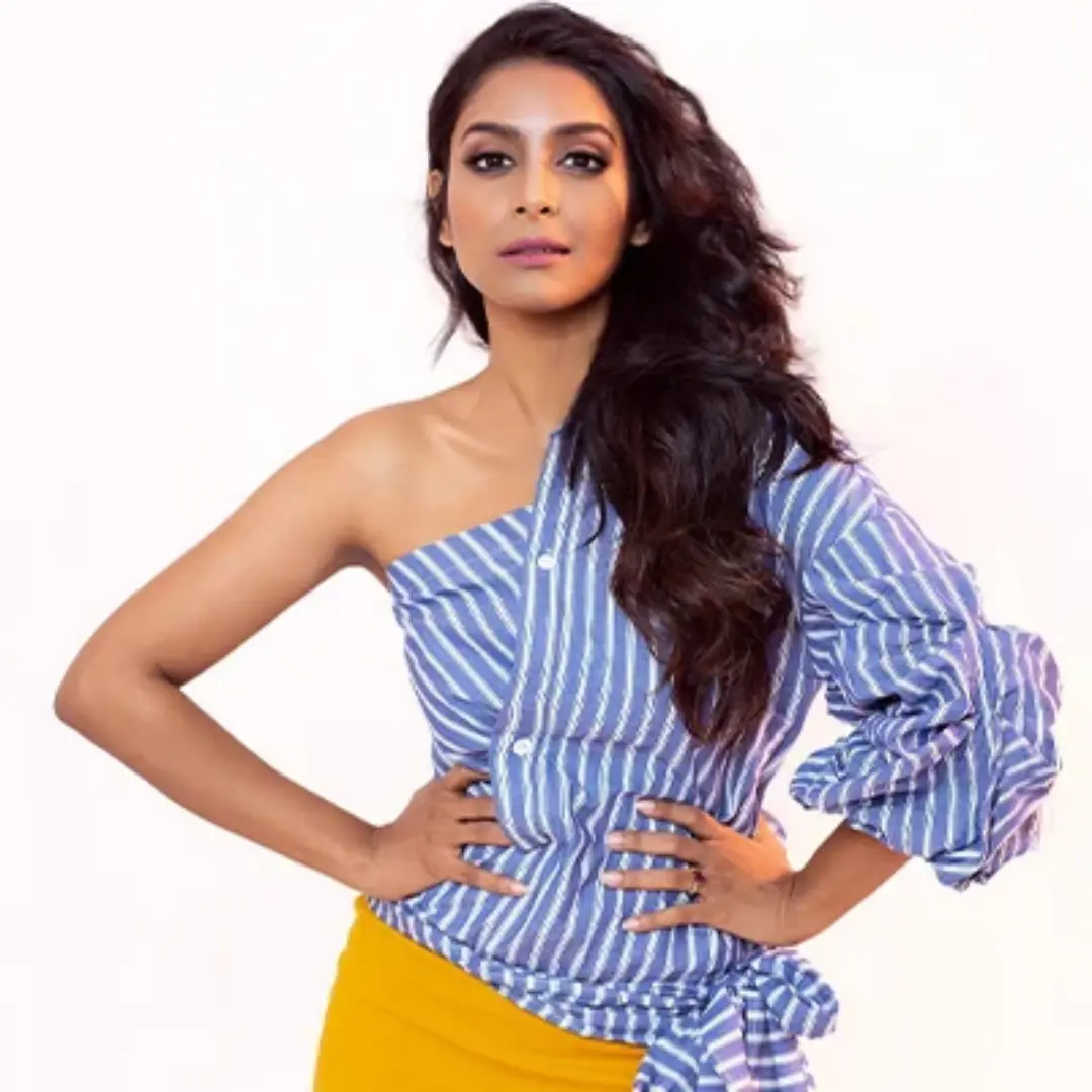 Rachana Parulkar as Shivani Pawar