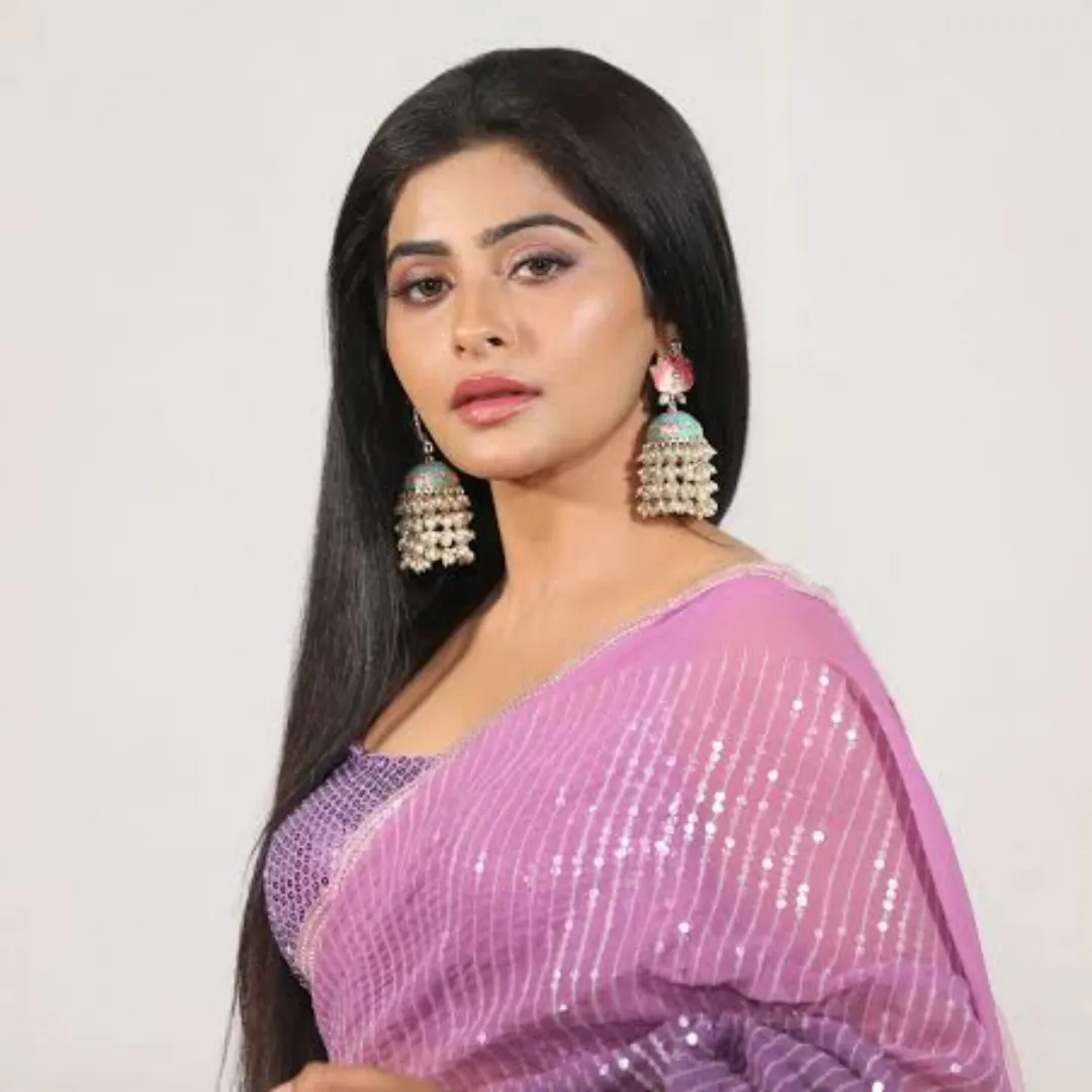 Yukti Kapoor as Karishma Singh