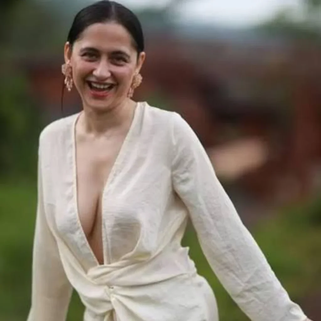 Sanjeeda Sheikh as Gauri Gaur